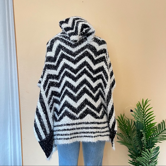 Modena hoodie, poncho, cardigan,cape ,sweater one size - Picture 9 of 12